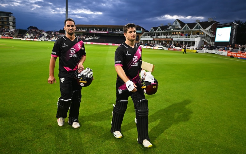Double Win Keeps Somerset In Contention