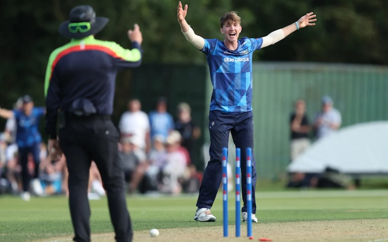 Yorkshire Keep Hopes Alive With Double Win