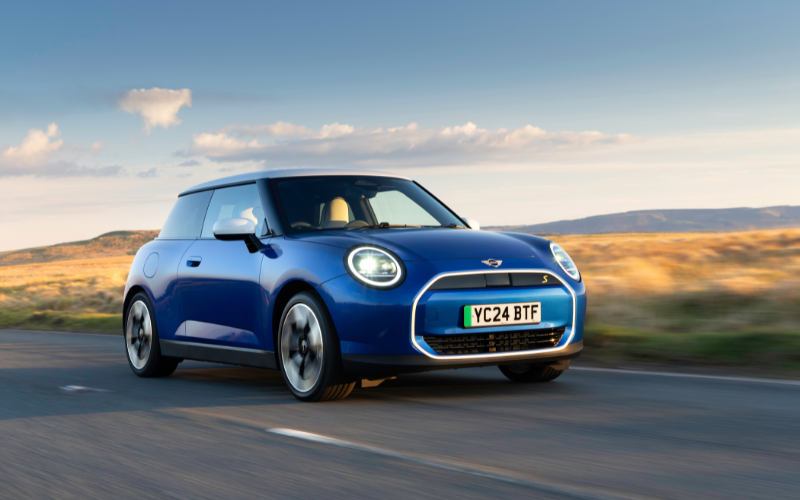 MINI Celebrates Double Win at the 2024 Business Car Awards