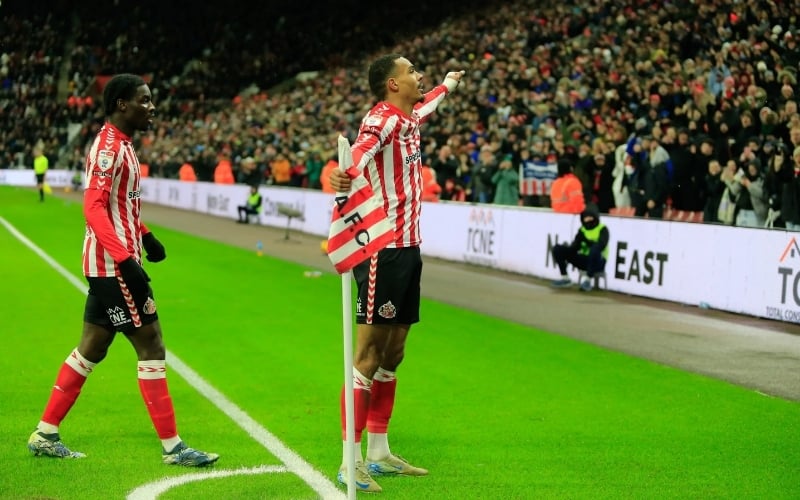 Sunderland Sign Off With Victory