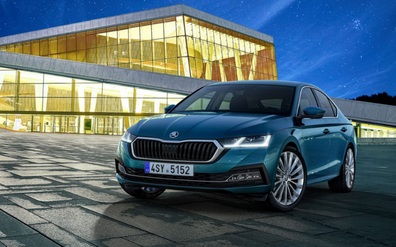 A Double Win for SKODA Octavia at the UK Car of the Year Awards 2021