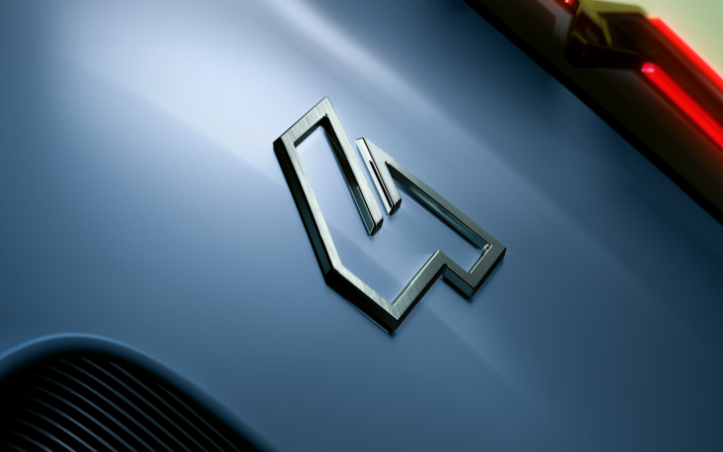 Renault 4 E-Tech 4 emblem close-up