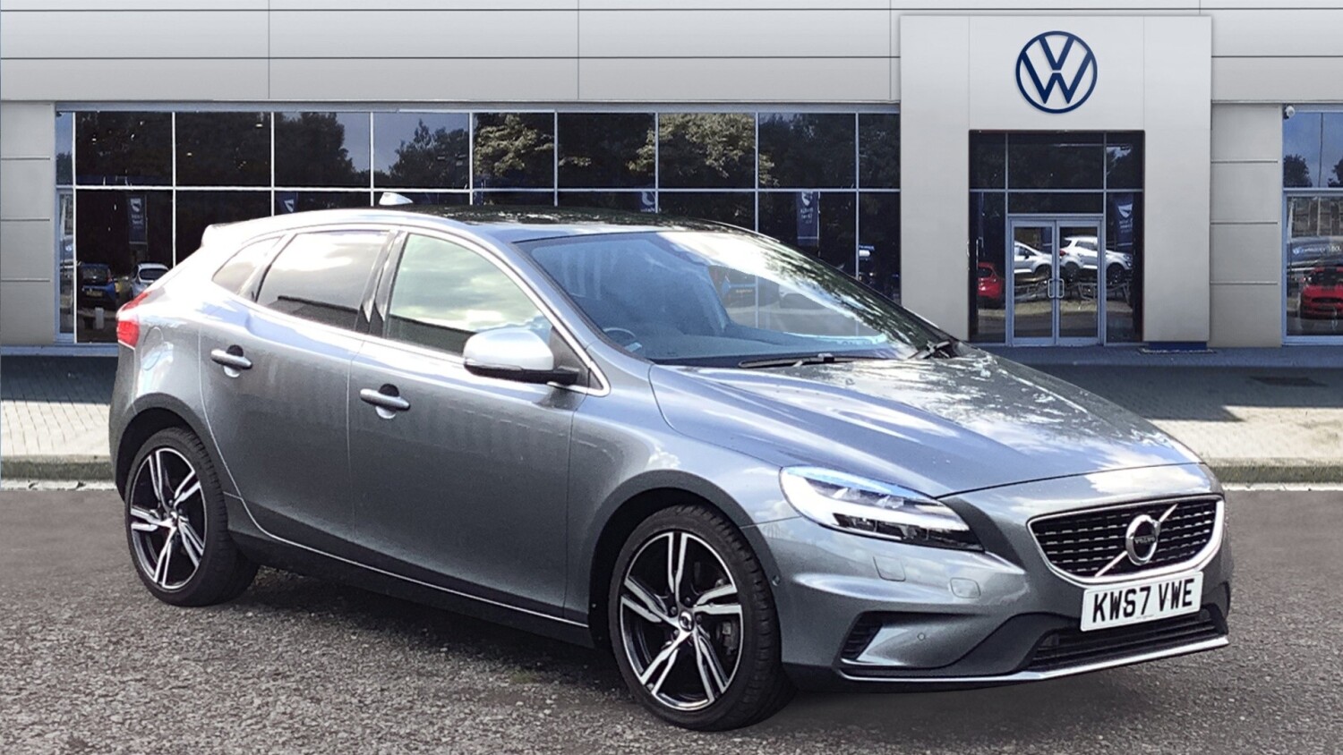 Used Volvo V40 T3 [152] R DESIGN Pro 5dr Geartronic Petrol Hatchback ...