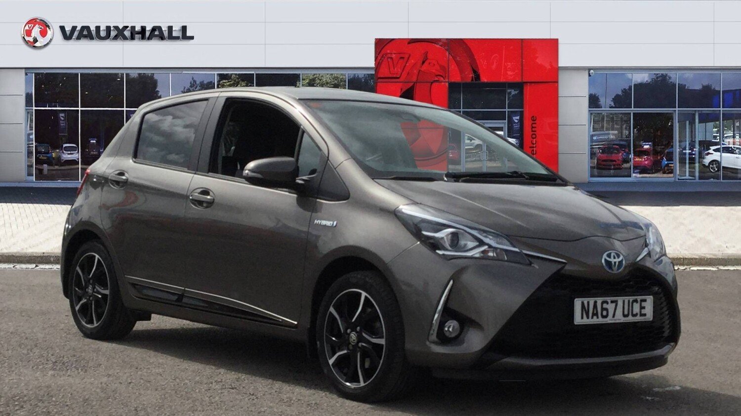 Used Toyota Yaris 1.5 Hybrid Design 5dr CVT Hybrid Hatchback for Sale ...