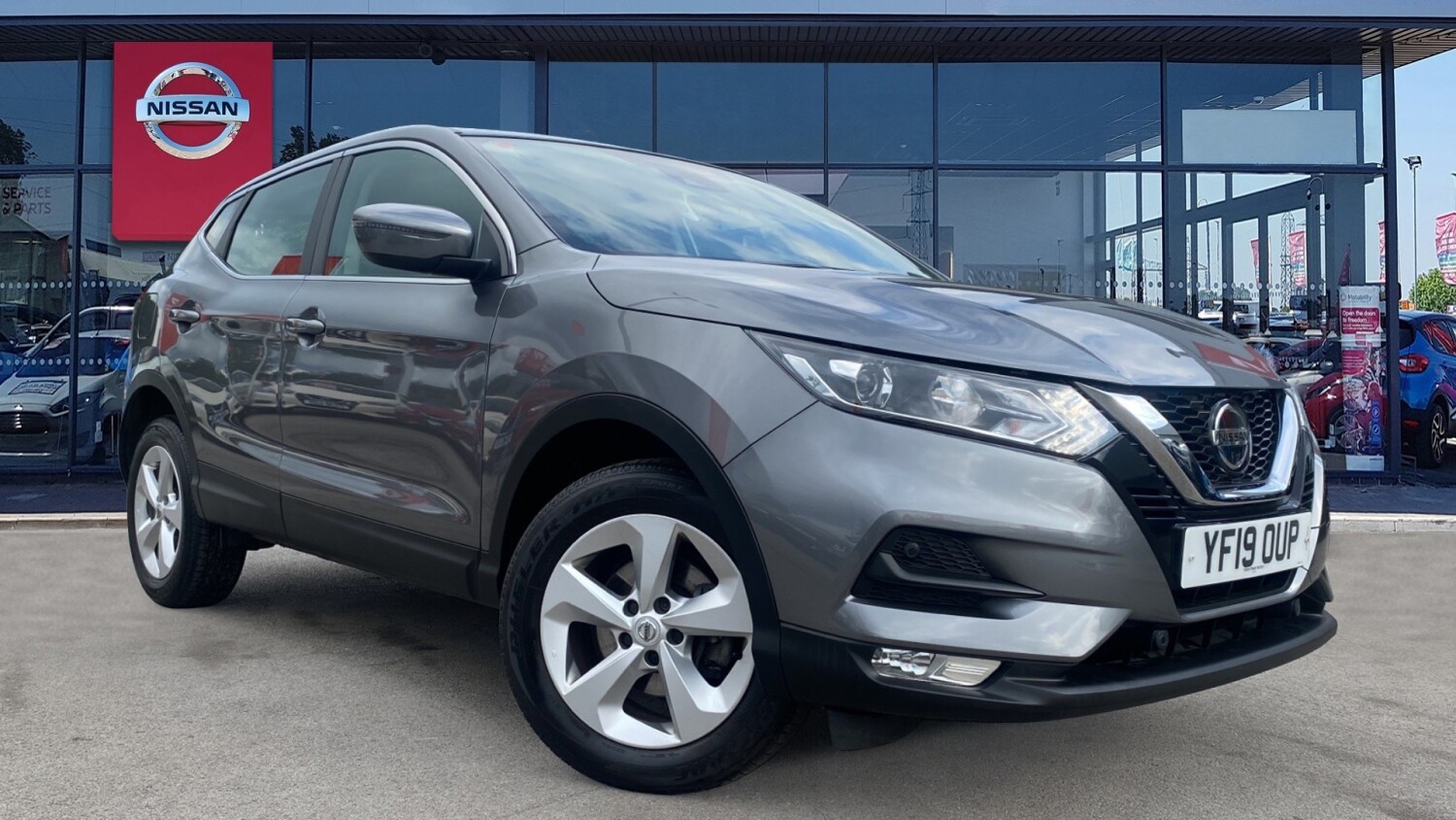 Used Nissan Qashqai 1.3 DiG-T Acenta Premium 5dr Petrol Hatchback for ...