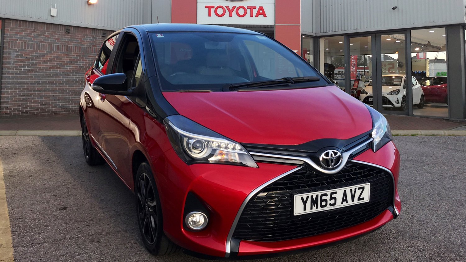 Used Toyota Yaris 1.33 VVT-i Design 5dr Petrol Hatchback for Sale ...